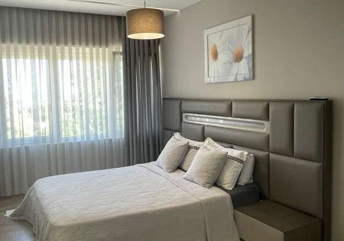 Shtepi me qera Vila Luksoze ne Tirane, 3+1, Mobilimi E mobiluar, Pagesa 2,400  Euro.