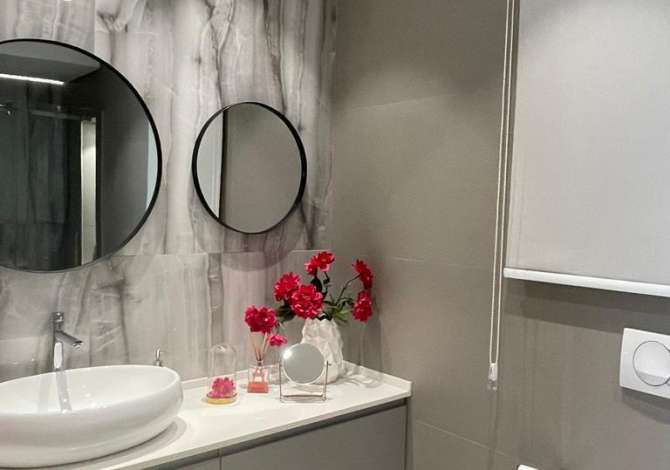 Shtepi me qera Vila Luksoze ne Tirane, 3+1, Mobilimi E mobiluar, Pagesa 2,400  Euro.