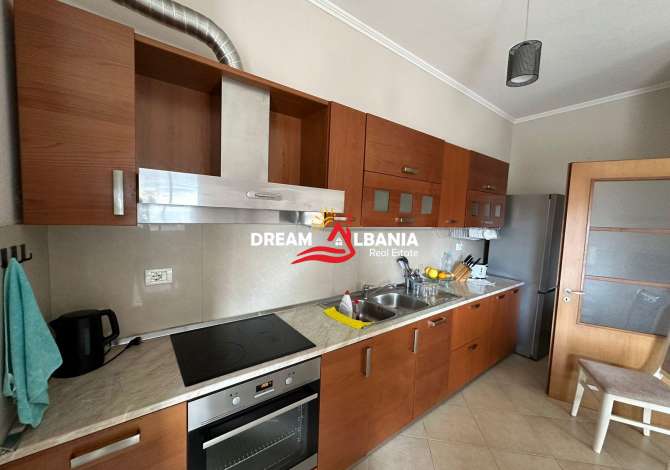 Shtepi me qera Apartament ne Tirane, 3+1, Mobilimi E mobiluar, Pagesa 700  Euro.