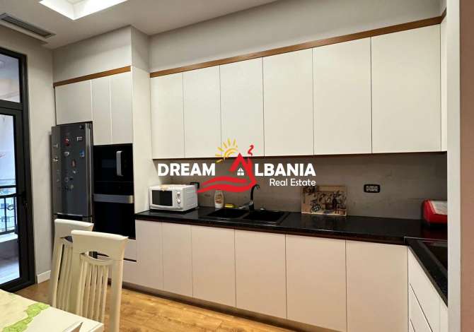 Shtepi ne shitje Apartament ne Tirane, 3+1, Mobilimi E mobiluar, Pagesa 145,000  Euro.