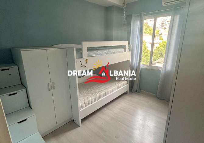 Shtepi ne shitje Apartament ne Tirane, 3+1, Mobilimi E mobiluar, Pagesa 140,000  Euro.