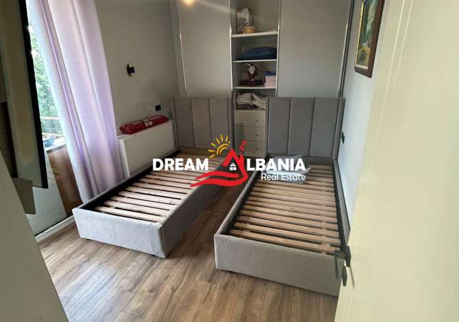 Shtepi ne shitje Apartament ne Tirane, 3+1, Mobilimi E mobiluar, Pagesa 140,000  Euro.