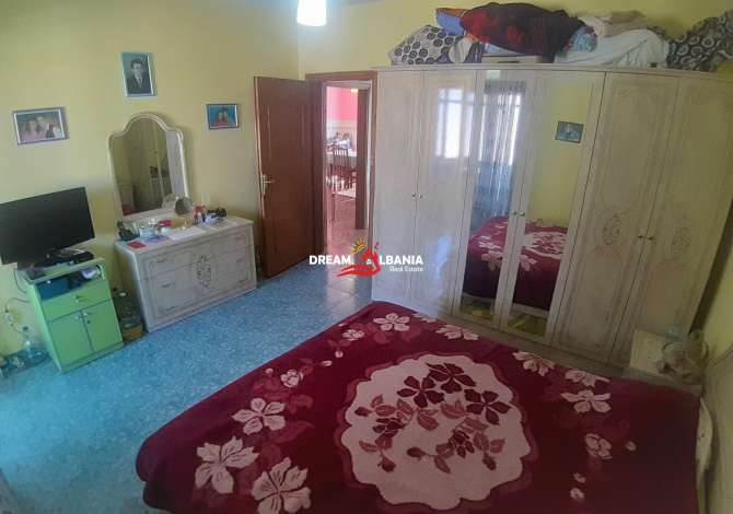 Shtepi ne shitje  ne Tirane, 2+1, Mobilimi E mobiluar, Pagesa 120,000  Euro.