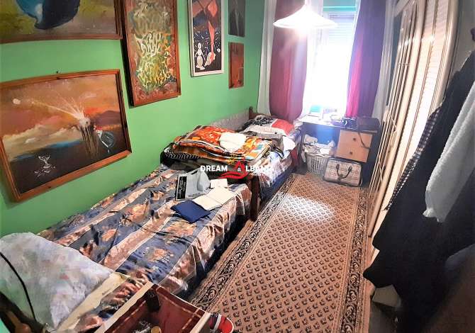 Shtepi ne shitje  ne Tirane, 4+1, Mobilimi Bosh, pa mobiluar, Pagesa 85,000  Euro.