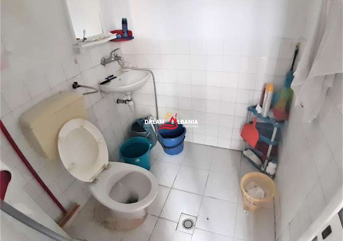 Shtepi ne shitje  ne Tirane, 4+1, Mobilimi Bosh, pa mobiluar, Pagesa 85,000  Euro.