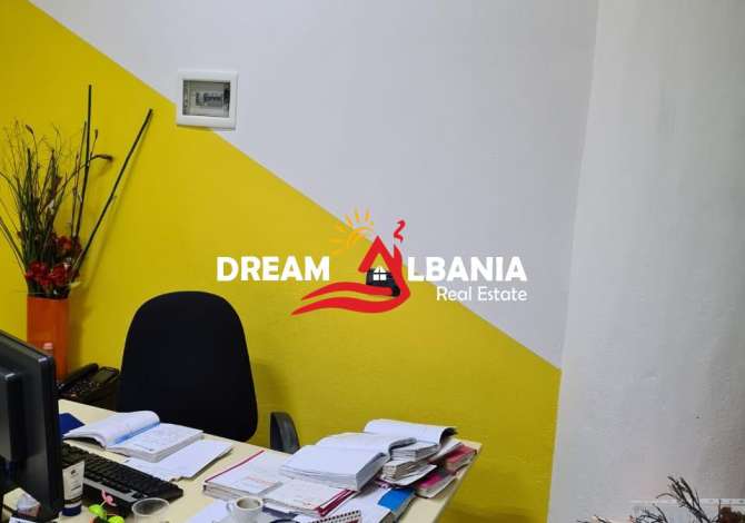 Ambient biznesi me qera 3+1 ne Tirane - 25,000 Leke