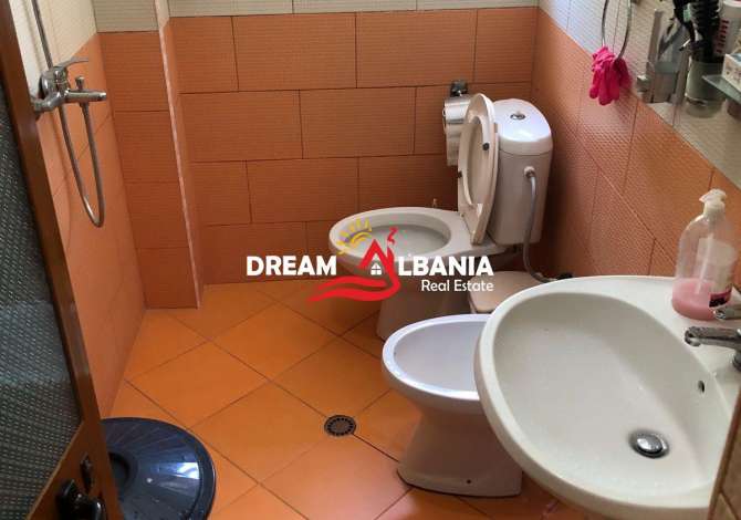 Shtepi ne shitje Apartament ne Tirane, 2+1, Mobilimi E mobiluar, Pagesa 95,000  Euro.