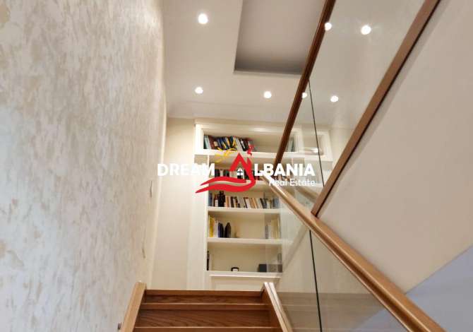 Shtepi ne shitje Duplex(shtepi me 2 kate) ne Tirane, 2+1, Mobilimi E mobiluar, Pagesa 560,000  Euro.