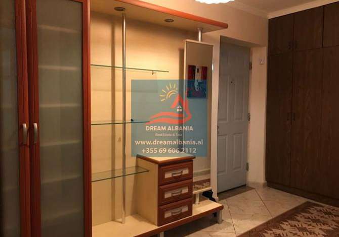 Shtepi me qera  ne Tirane, 2+1, Mobilimi E mobiluar, Pagesa 400  Euro.