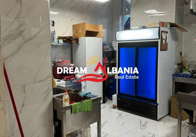 Ambient biznesi me qera 2+1 ne Tirane - 1,400 Euro