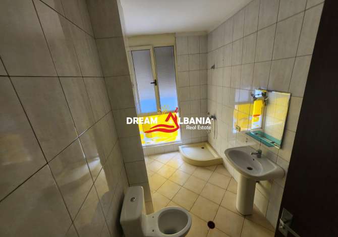 Shtepi ne shitje Apartament ne Tirane, 2+1, Mobilimi Bosh, pa mobiluar, Pagesa 175,900  Euro.