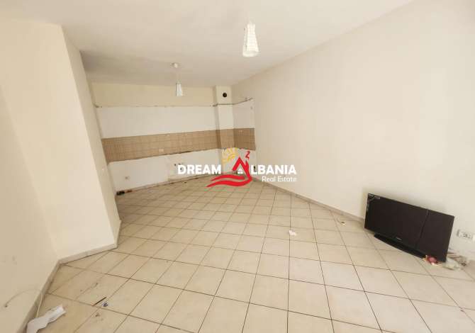 Shtepi ne shitje Apartament ne Tirane, 2+1, Mobilimi Bosh, pa mobiluar, Pagesa 175,900  Euro.