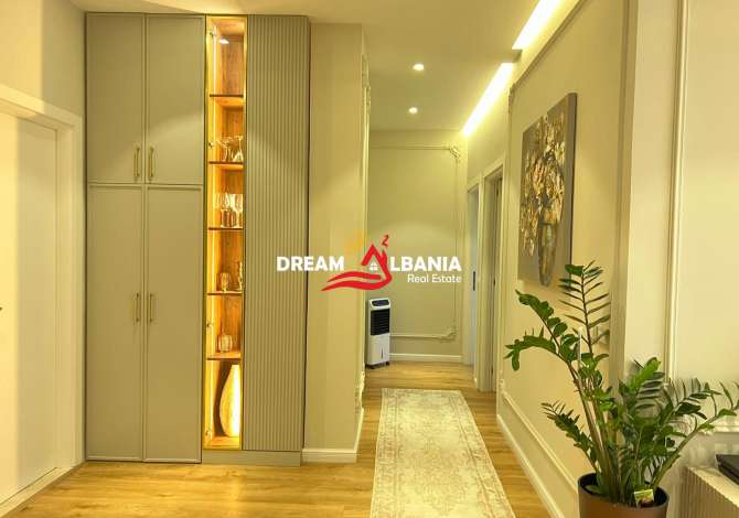 Shtepi me qera Apartament ne Tirane, 3+1, Mobilimi E mobiluar, Pagesa 950  Euro.