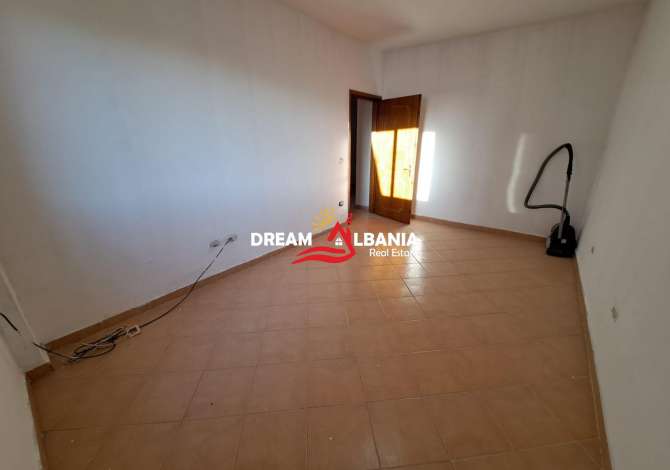 Shtepi ne shitje Apartament ne Tirane, 2+1, Mobilimi Bosh, pa mobiluar, Pagesa 175,000  Euro.