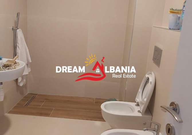 Jepet me qira ambjent zyre, ne Kompleksin Zirkon, prane Pediatrise, ne Tirane (ID 42111021)