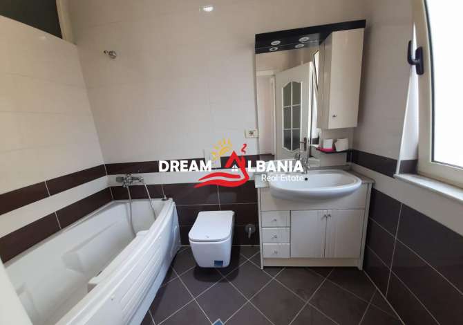 Shtepi ne shitje  ne Tirane, 2+1, Mobilimi Bosh, pa mobiluar, Pagesa 88,000  Euro.