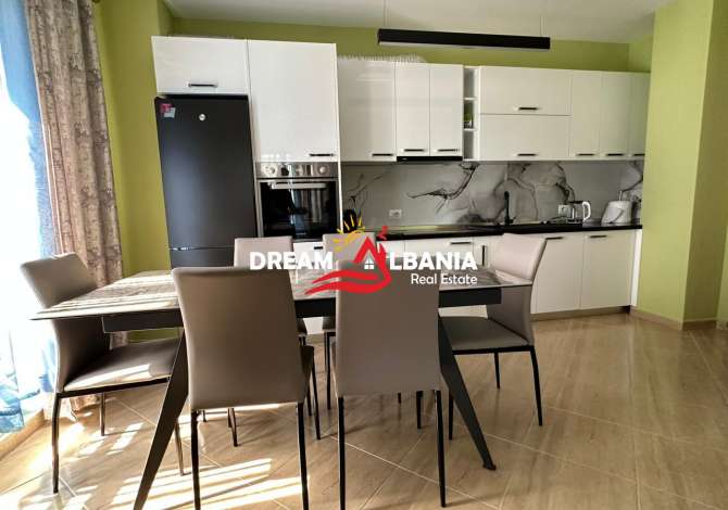 Shtepi ne shitje Papafingo(kati i catise) ne Tirane, 2+1, Mobilimi E mobiluar, Pagesa 132,000  Euro.