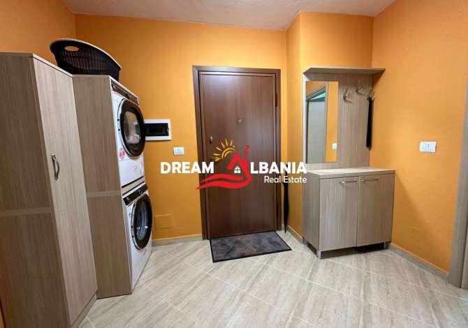 Shtepi ne shitje Papafingo(kati i catise) ne Tirane, 2+1, Mobilimi E mobiluar, Pagesa 132,000  Euro.