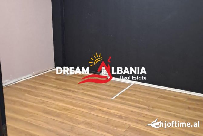 Ambjent zyre me qera ne rrugen “Kongresi i Lushnjes”, prane “21 Dhjetorit” (ID 42611030)