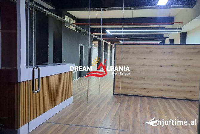 Ambjent zyre me qera ne rrugen “Kongresi i Lushnjes”, prane “21 Dhjetorit” (ID 42611030)