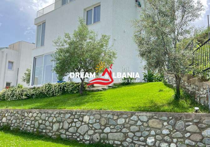 Shtepi me qera Vila Luksoze ne Tirane, 4+1, Mobilimi E mobiluar, Pagesa 2,000  Euro.