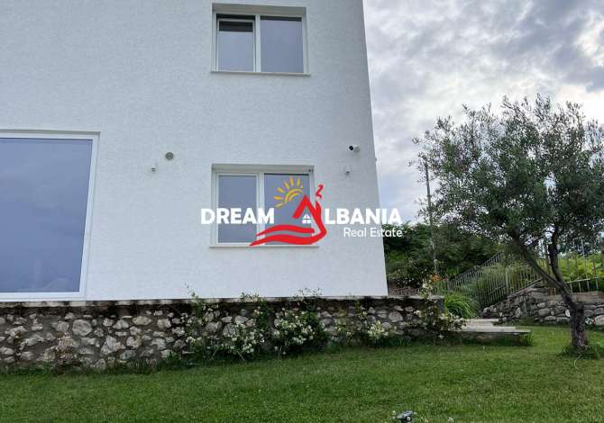 Shtepi me qera Vila Luksoze ne Tirane, 4+1, Mobilimi E mobiluar, Pagesa 2,000  Euro.