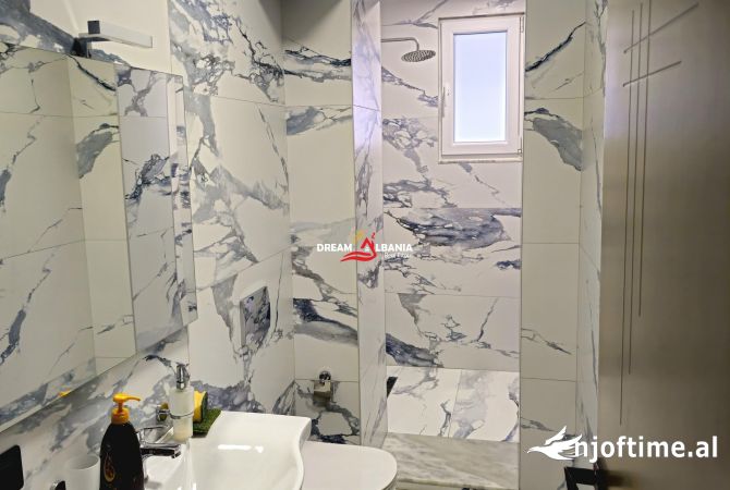 Jepet me qera ambjent per zyra tek Rruga Muhamet Gjollesha (ID 42611139)