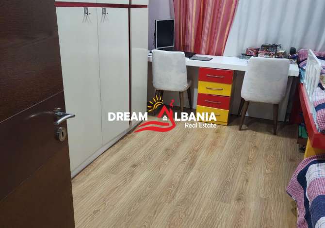 Shtepi me qera Apartament ne Tirane, 3+1, Mobilimi E mobiluar, Pagesa 800  Euro.