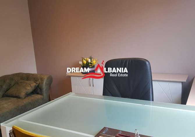 Jepet me qera ambient per zyra ne rrugen e Bogdaneve (ID 42611145)