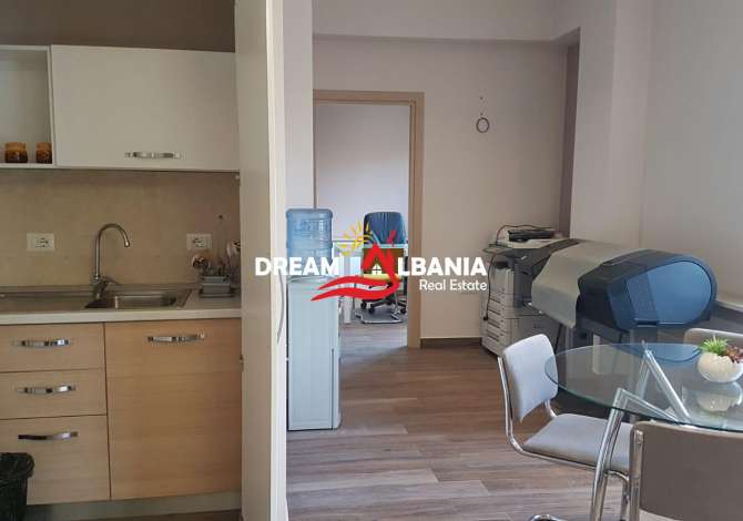 Ambient biznesi me qera 3+1 ne Tirane - 500 Euro