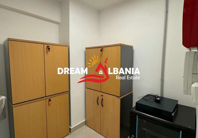 Ambjent zyrash me qera tek Rruga e Elbasanit, prane Ekonomikut, ne Tirane (ID 4261994)