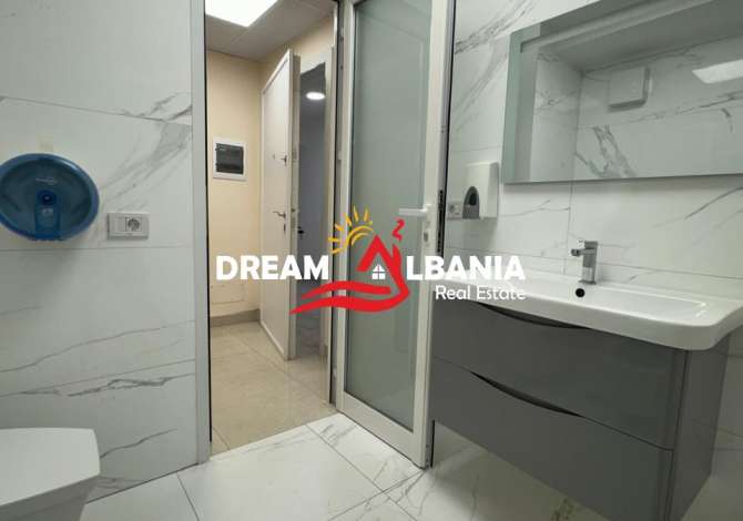 Ambjent zyrash me qera tek Rruga e Elbasanit, prane Ekonomikut, ne Tirane (ID 4261994)