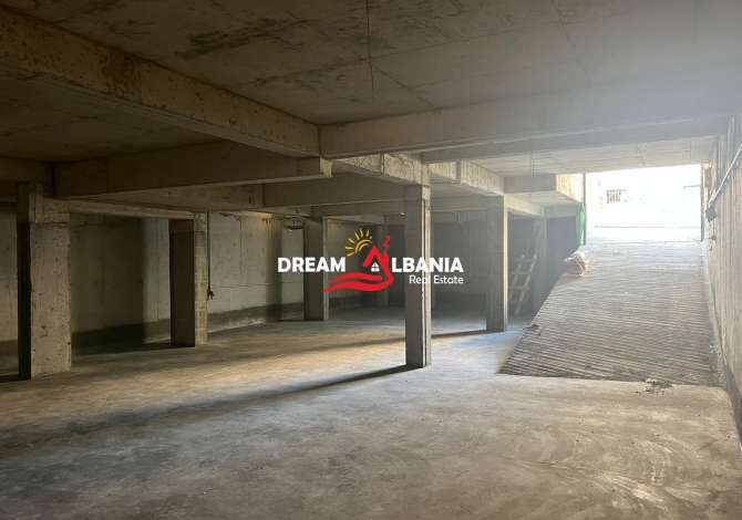 Ambient biznesi me qera 4+1 ne Tirane - 400 Euro