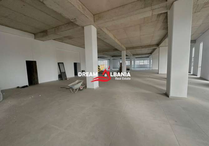 Jepet me qera ambjent zyre/magazine, ne Kombinat, prane Komisariatit Nr.6 (ID 42611154)