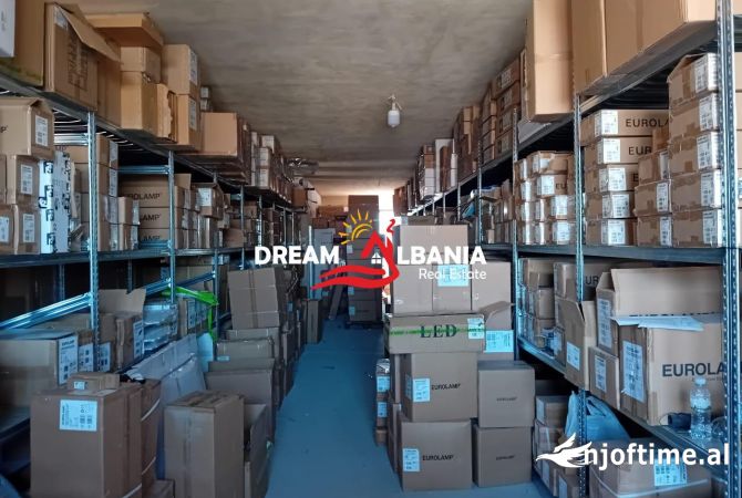 Ambient biznesi me qera 4+1 ne Tirane - 300 Euro