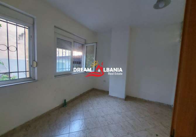 Zyre me qera ne Bllok prane Juridikut ne Tirane (ID 4261915)