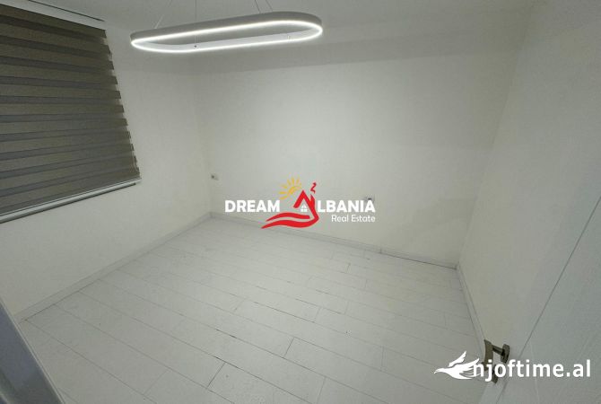Jepet Apartament/Zyre 1+1+Post Parkimi me qera ne Zog te Zi, ne Tirane (ID 4219341)