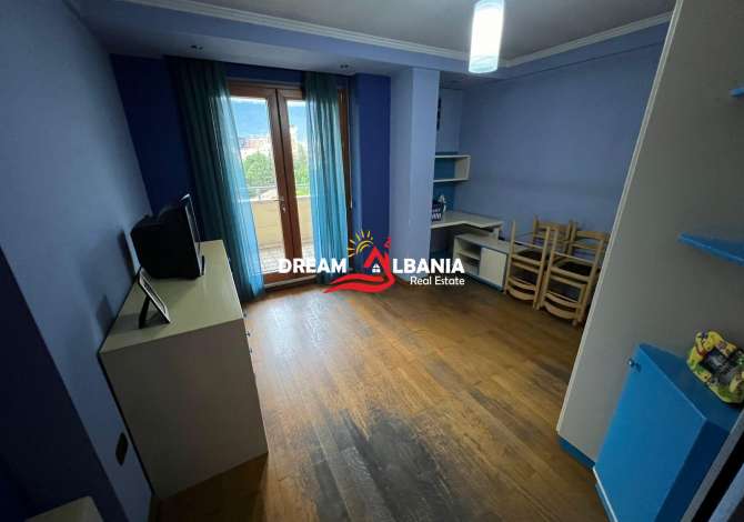 Shtepi me qera Apartament ne Tirane, 3+1, Mobilimi E mobiluar, Pagesa 1,500  Euro.