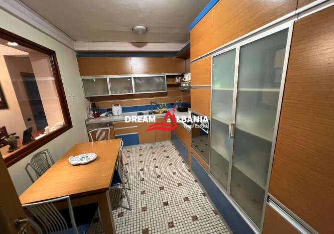 Shtepi me qera Apartament ne Tirane, 3+1, Mobilimi E mobiluar, Pagesa 1,500  Euro.