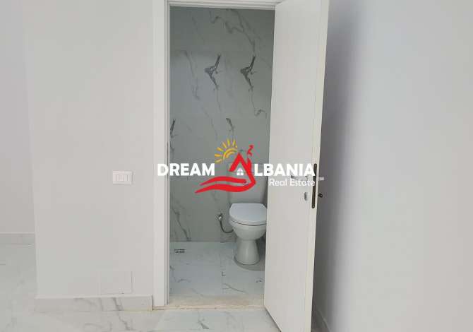 Jepet me qera ambjent biznesi tek Fusha e Aviacionit, prane Supermarket Xhangollit (ID 42711005)