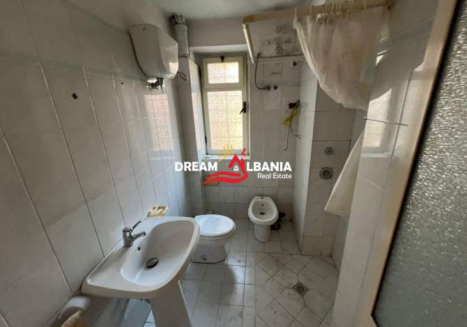 Shtepi ne shitje Apartament ne Tirane, 2+1, Mobilimi Bosh, pa mobiluar, Pagesa 138,000  Euro.