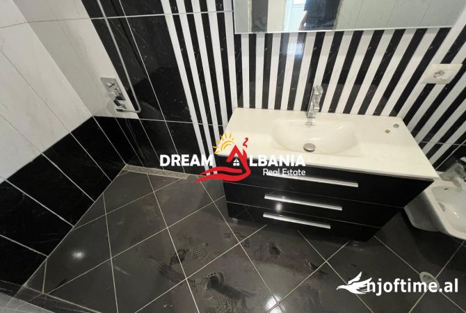 Shtepi me qera 7+1 ne Tirane - 1,500 Euro