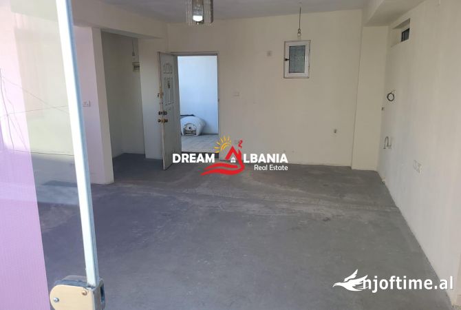 Ambient biznesi me qera 3+1 ne Tirane - 650 Euro