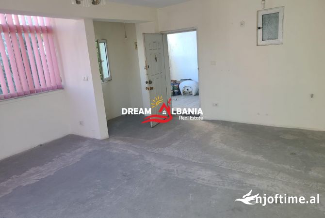 Ambient biznesi me qera 3+1 ne Tirane - 650 Euro