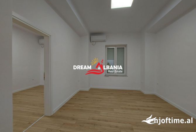 Jepet me qera ambient zyre 3+1 tek Shallvaret, prane Gjykates se Larte (ID 4261806)