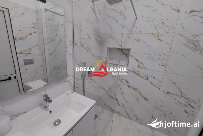 Ambient biznesi me qera 3+1 ne Tirane - 1,200 Euro
