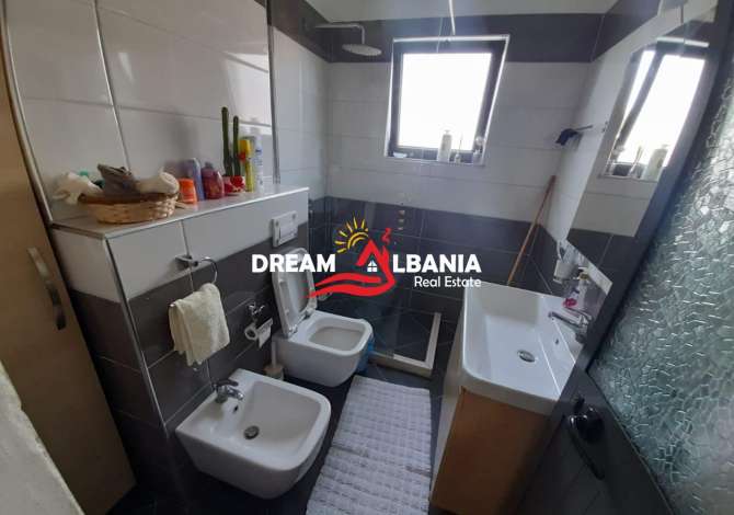 Shtepi ne shitje  ne Tirane, 2+1, Mobilimi E mobiluar, Pagesa 120,000  Euro.