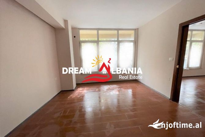 Ambient biznesi me qera 3+1 ne Tirane - 800 Euro