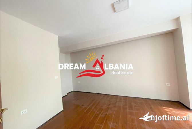 Ambient biznesi me qera 3+1 ne Tirane - 800 Euro