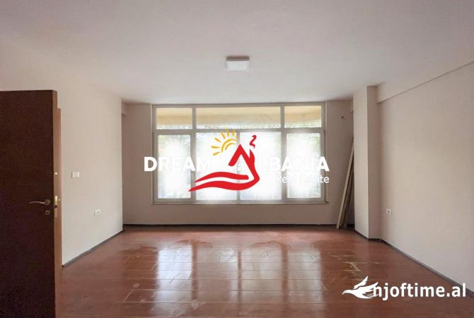 Jepet me qera Ambient Biznesi ne rrugen e Durrsit prane Komisariatit Nr.3 ne Tirane (ID 4261759)